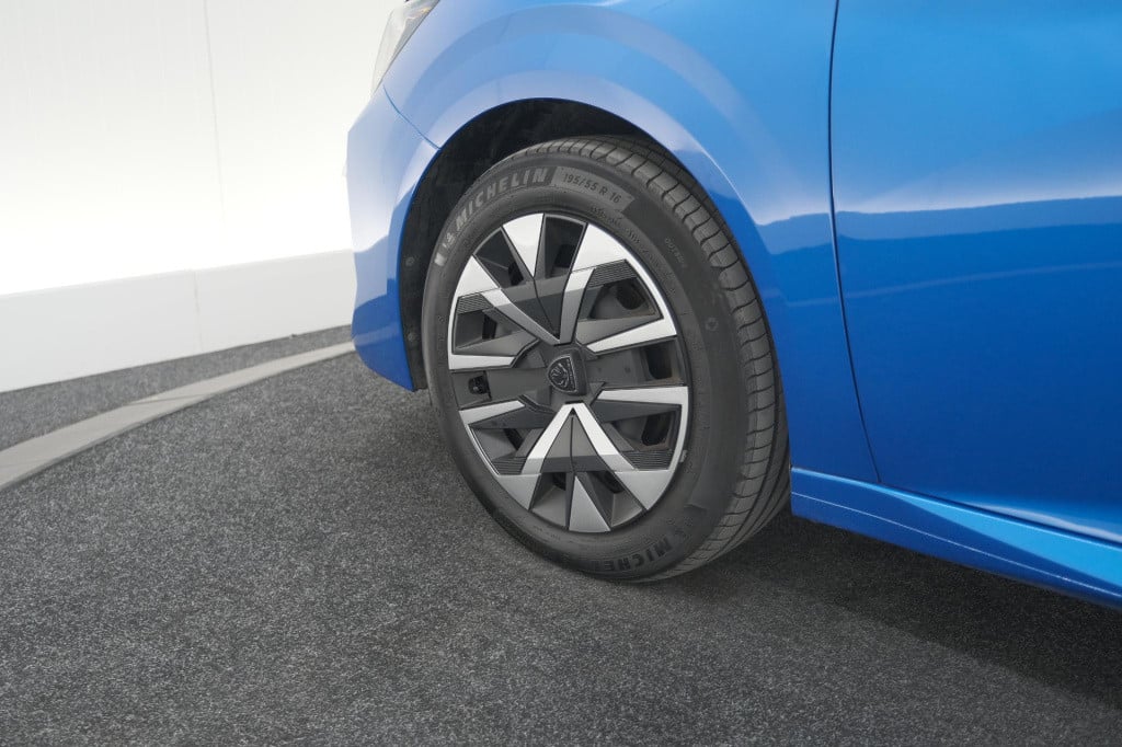 Peugeot 208 puretech 100 active | navigatie | cruise control | apple carpla
