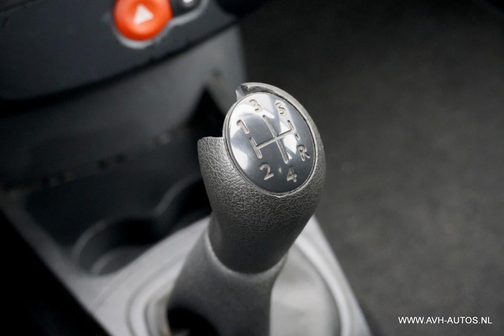 Renault Clio 1.2-16v business line