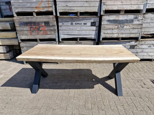 Tafels van suar hout