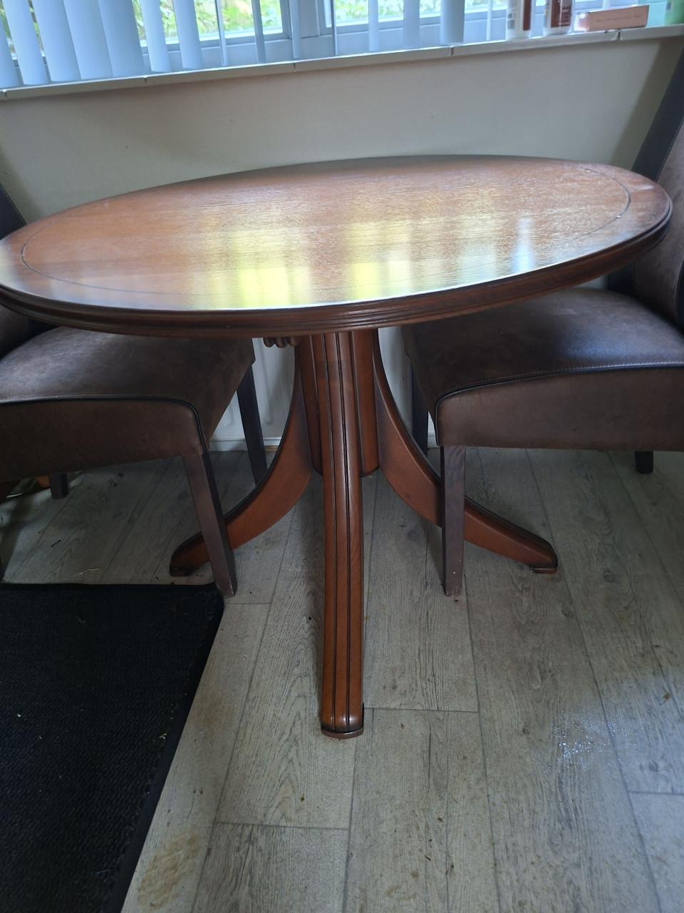 GROTE SALON TAFEL MET 4 LADEN PUNT GAAF