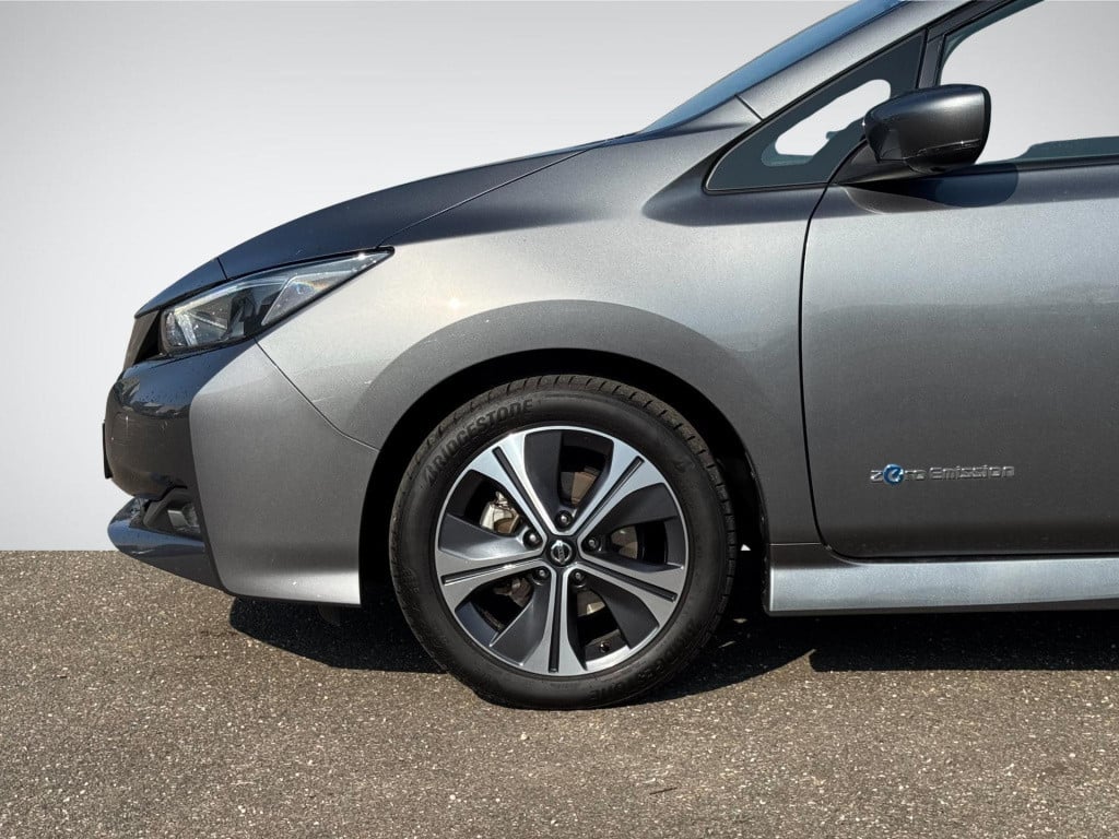 Nissan Leaf n-connecta 40 kwh | navigatie | 360° camera | stuur- + stoelver
