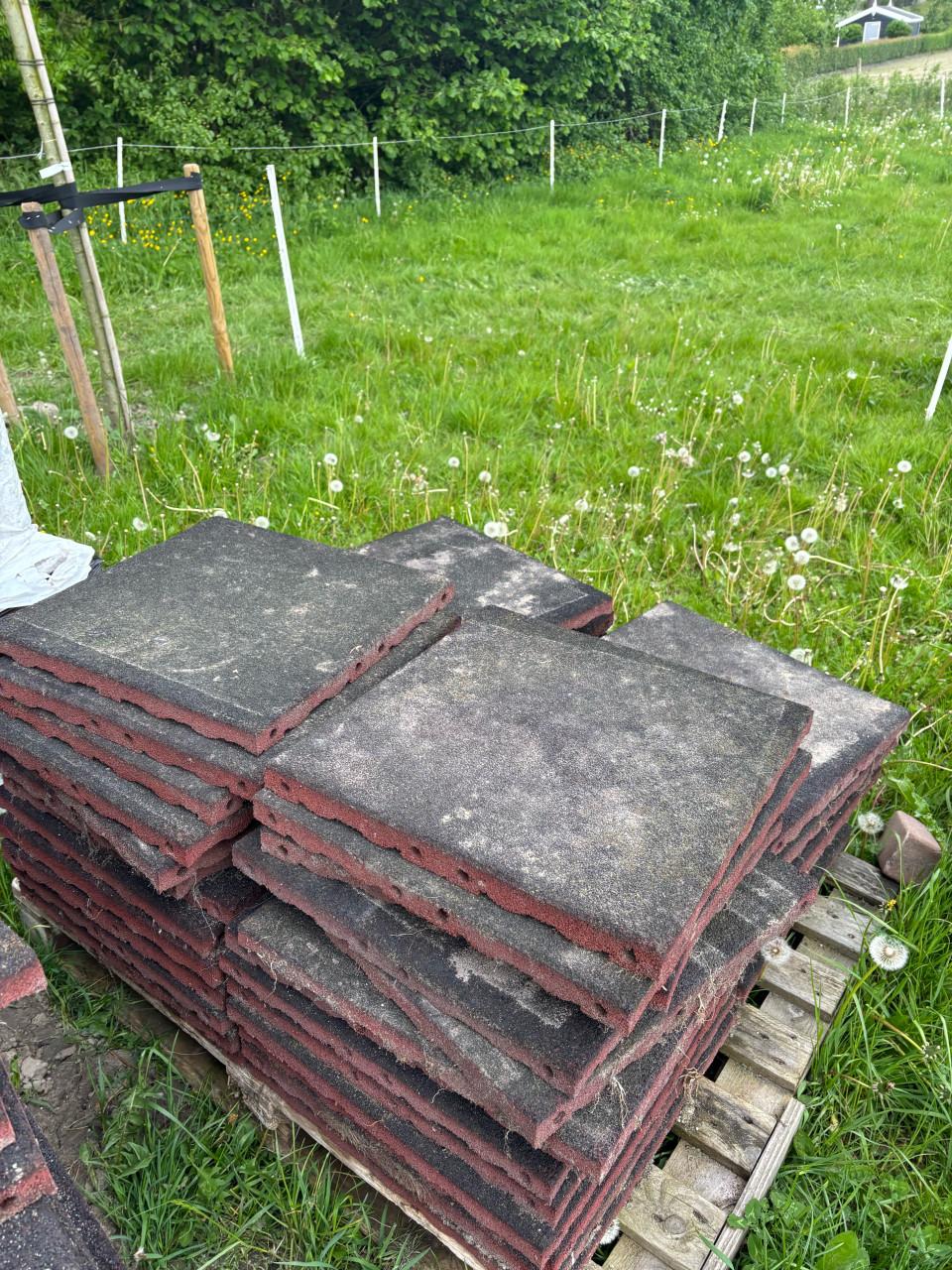 Rubberen tegels nog 130 stuks!