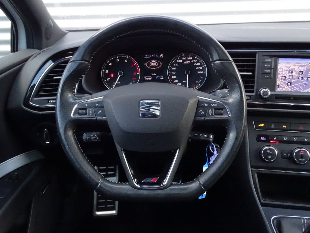 Seat Leon sc 2.0 tsi cupra 280 | pano | stoelverwarming | navi
