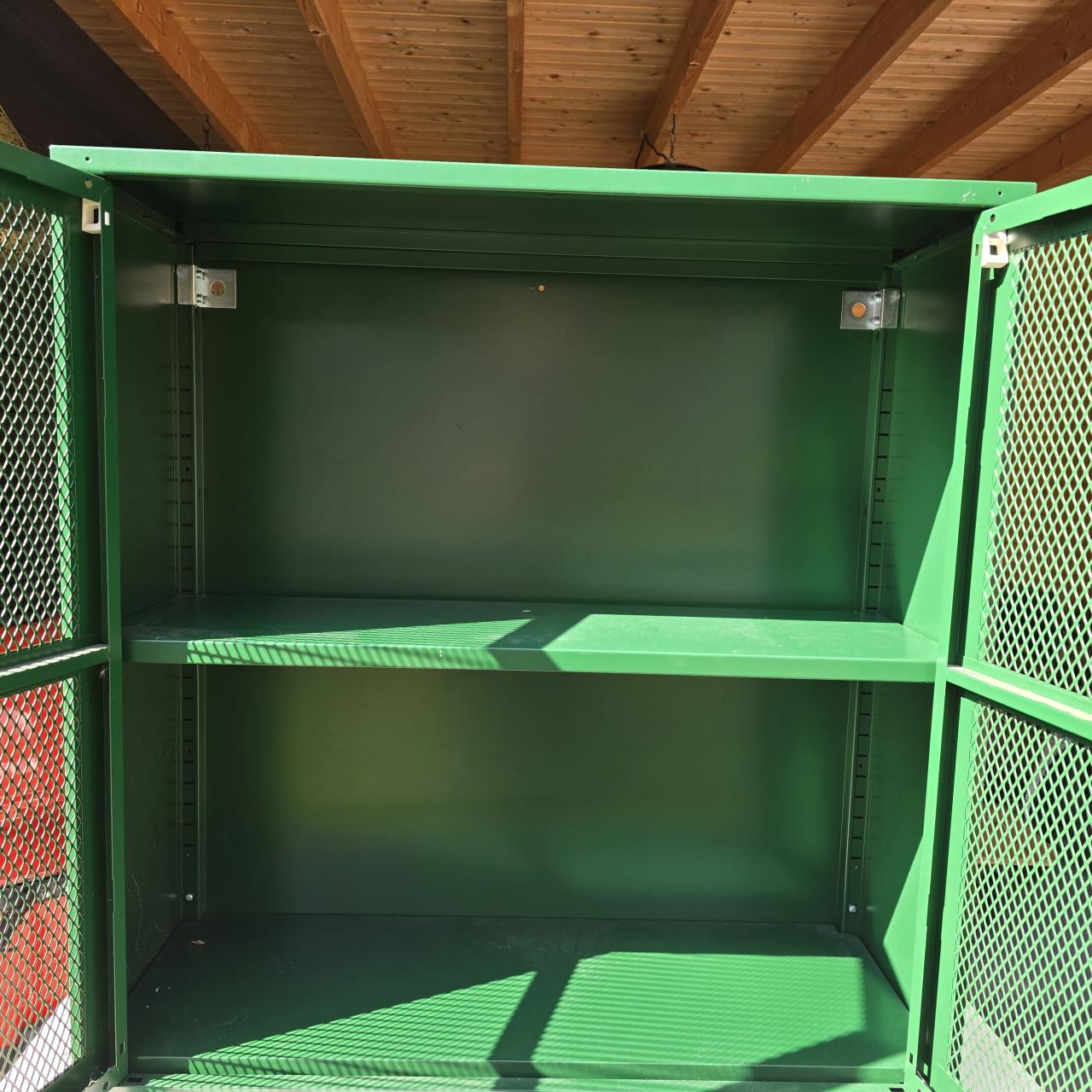 Metalen kastje groen