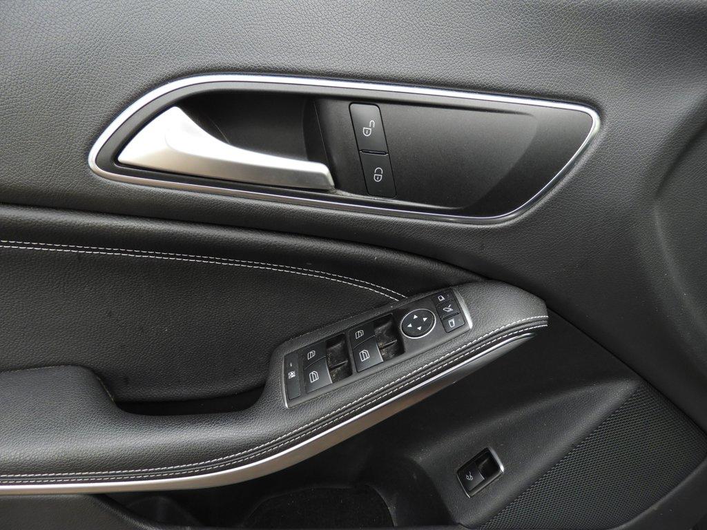 Mercedes-Benz Cla 180 blue efficiency prestige