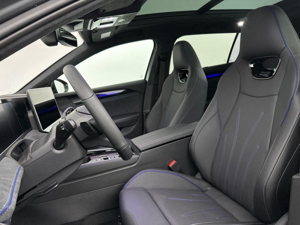 Volkswagen Passat r-line edition plug in hybride 204 pk black style plus pa