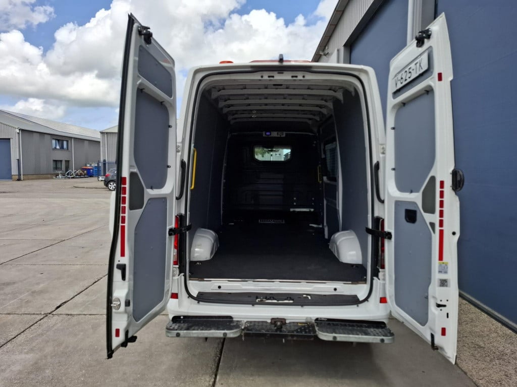 Volkswagen Crafter 35 2.0 tdi l3h3 highline airco / cruise controle / navi 