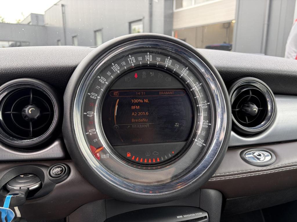 Mini Cooper Cabrio 1.6 highgate, nl-auto!