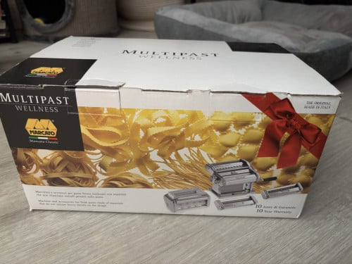 Pasta machine