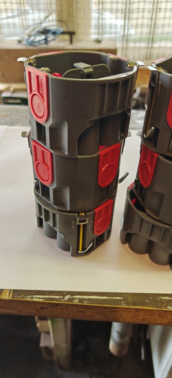 Te Koop 6 Holle wand dozen Attema