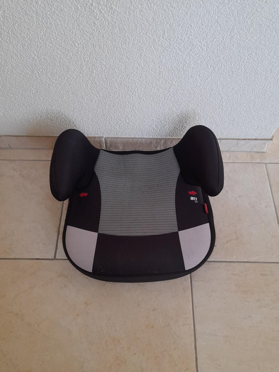Autostoel verhoger (in goede staat )
