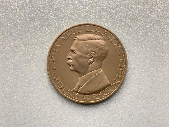 Bronzen penning Karl Landsteiner , Het Nederlandsche Roode Kruis.