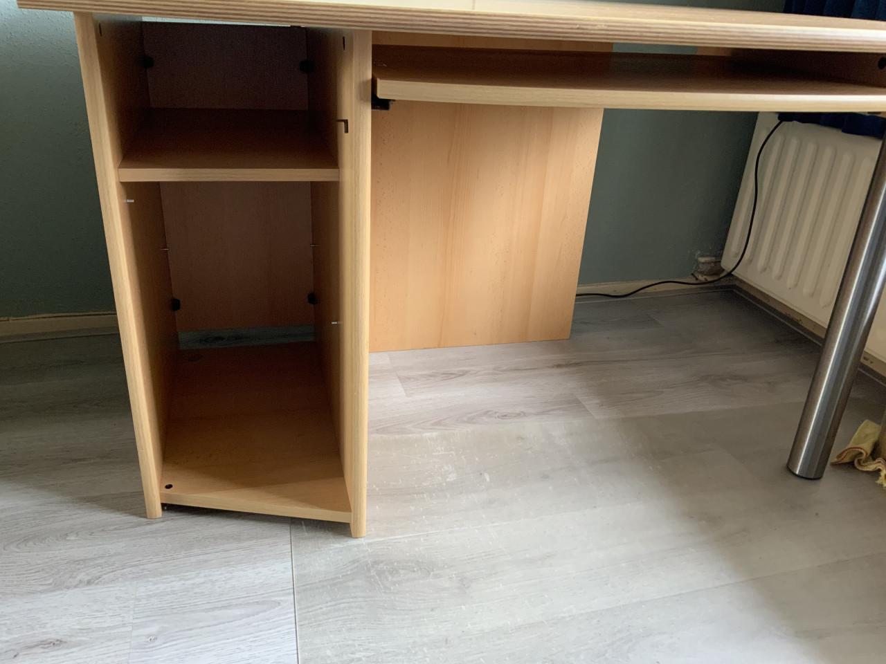 Licht kleurig bureau