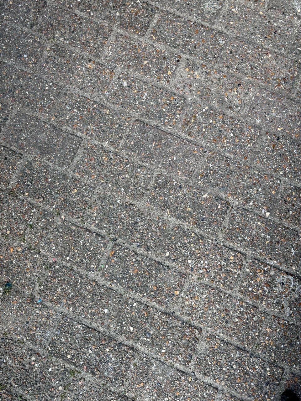 Gratis af te halen ongeveer 30 m2 straatstenen