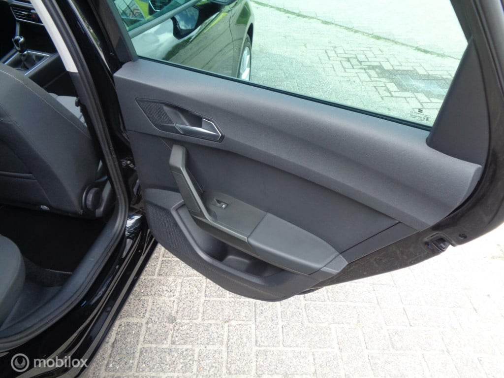 Seat Leon Sportstourer 1.5 tsi style business/airco/lm velgen/carplay/pdc/c