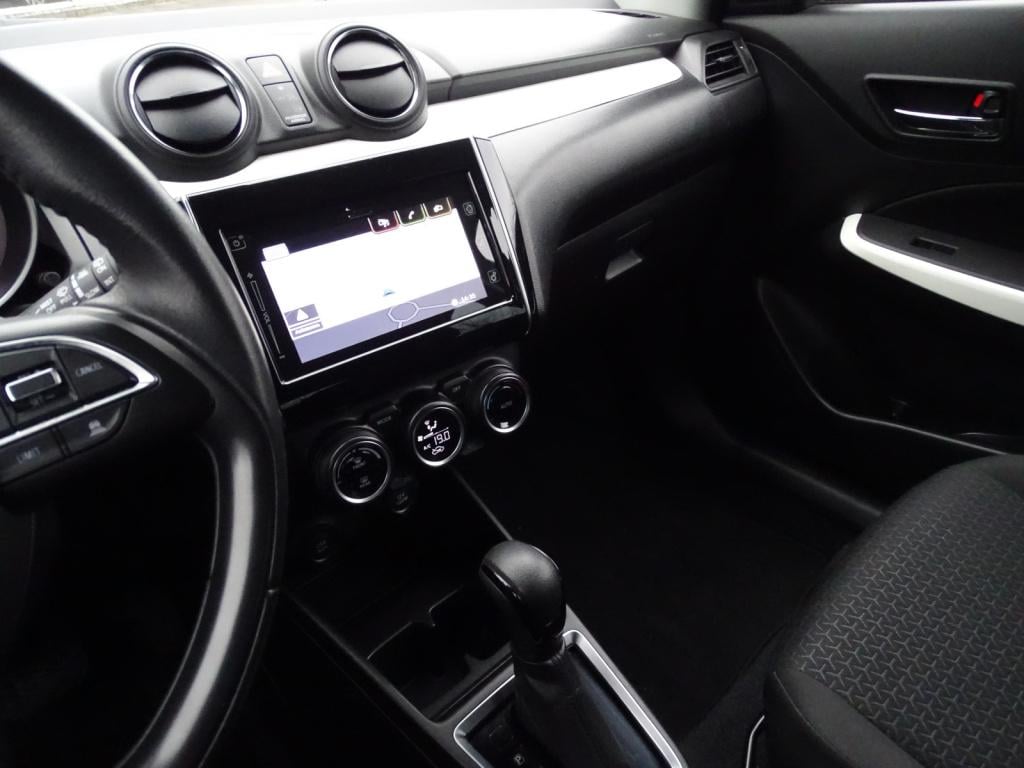 Suzuki Swift 1.0 stijl automaat | stoelverwarming | navi | bluetooth