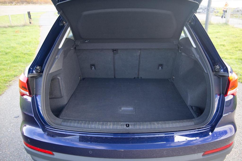 Audi Q3 45 tfsi e edition automaat / plug in hybrid / stoelverwarming / lee