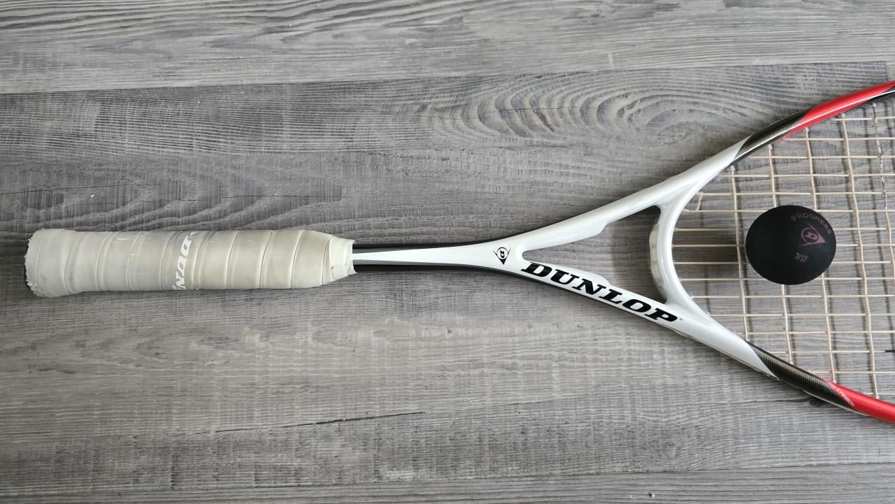 Dunlop Predator 50 Squashracket – incl. hoes & 3 ballen