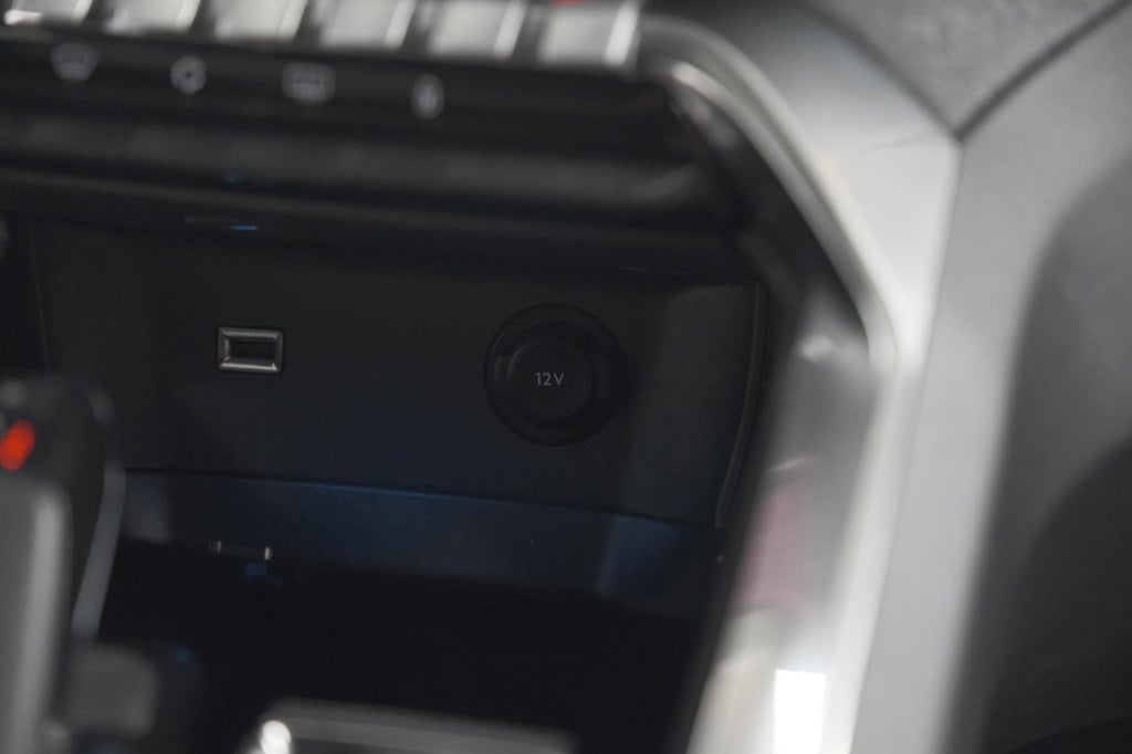 Peugeot 3008 puretech 130 gt-line | camera | dodehoekdetectie | navigatie |