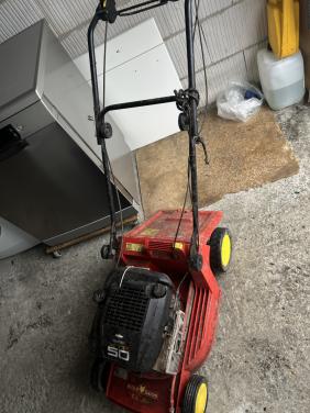 Krachtige Benzine Grasmaaier moet nagekeken worden