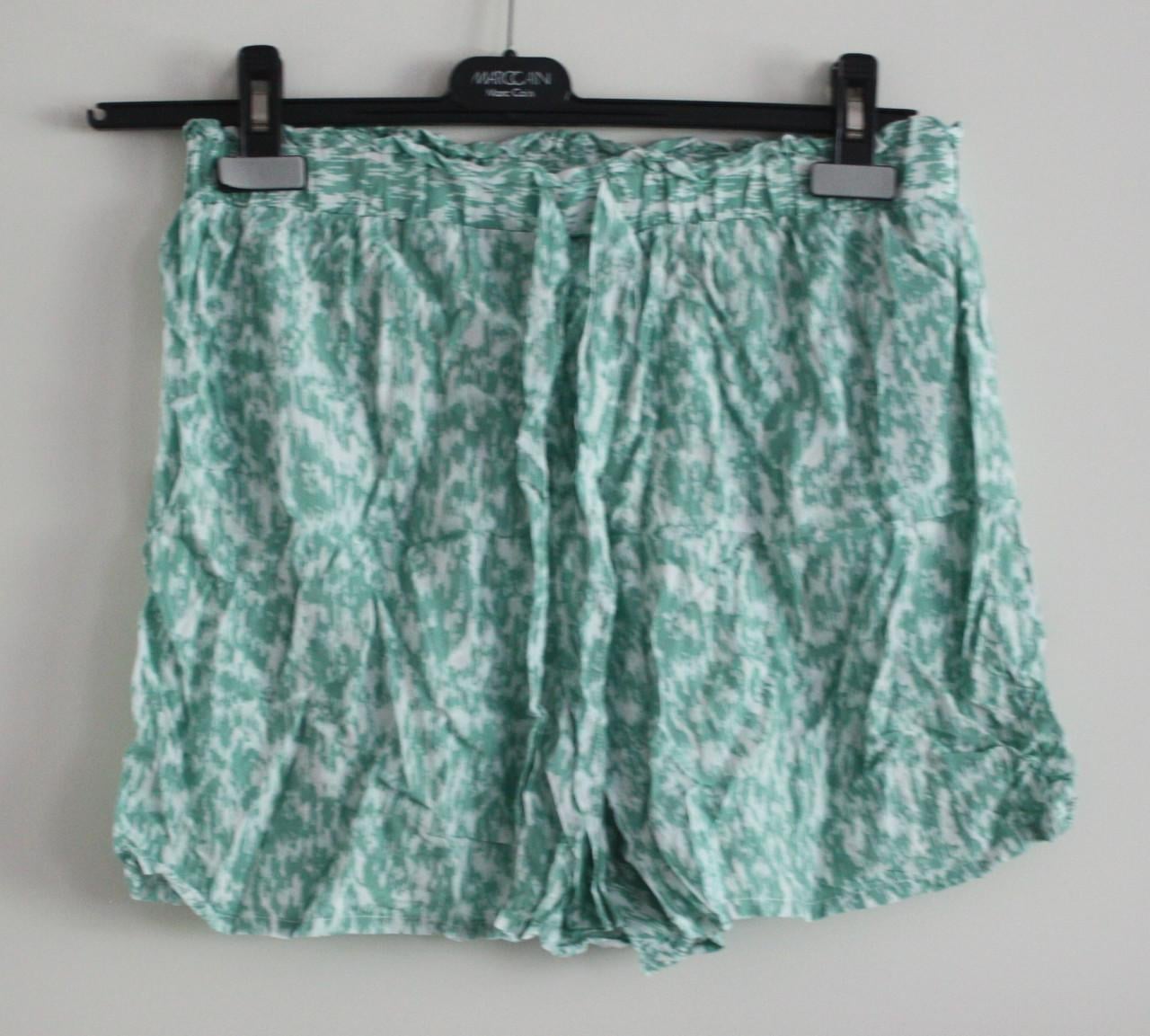 Korte broek groen wit maat m-40-42