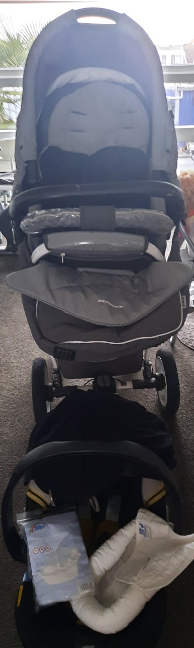 3 in 1 kinderwagen plus toebehoren z.g.a.n.