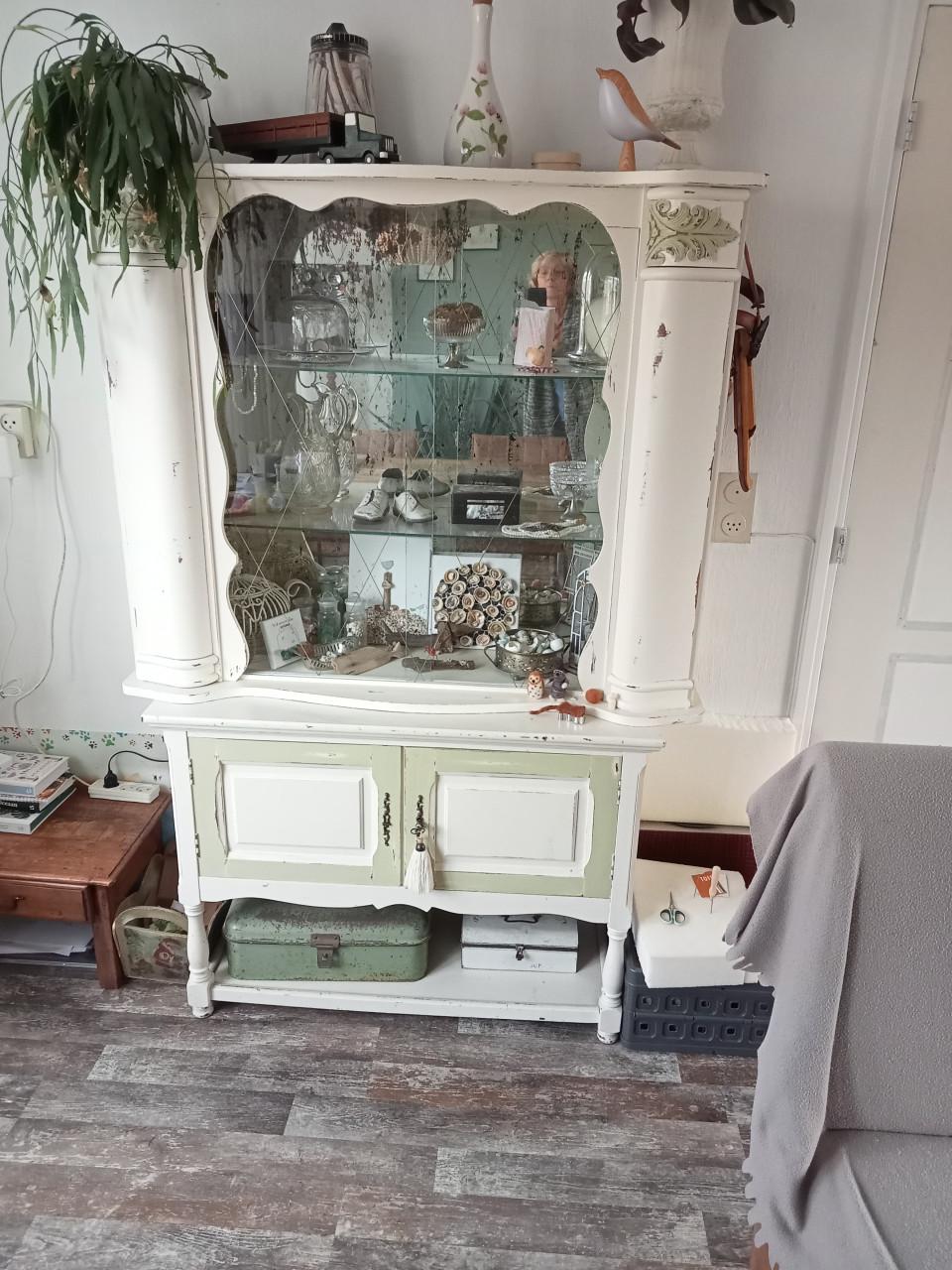 Brocante vitrinekast