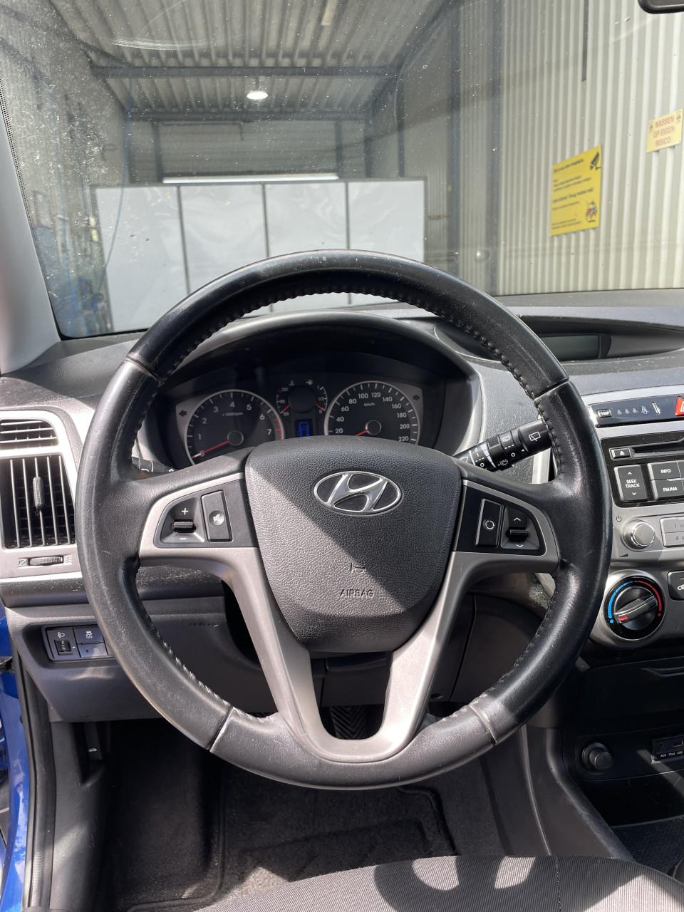 Hyundai i20 1.2| 5-DRS 2012 Blauw - DEFECTE KOPPAKKING