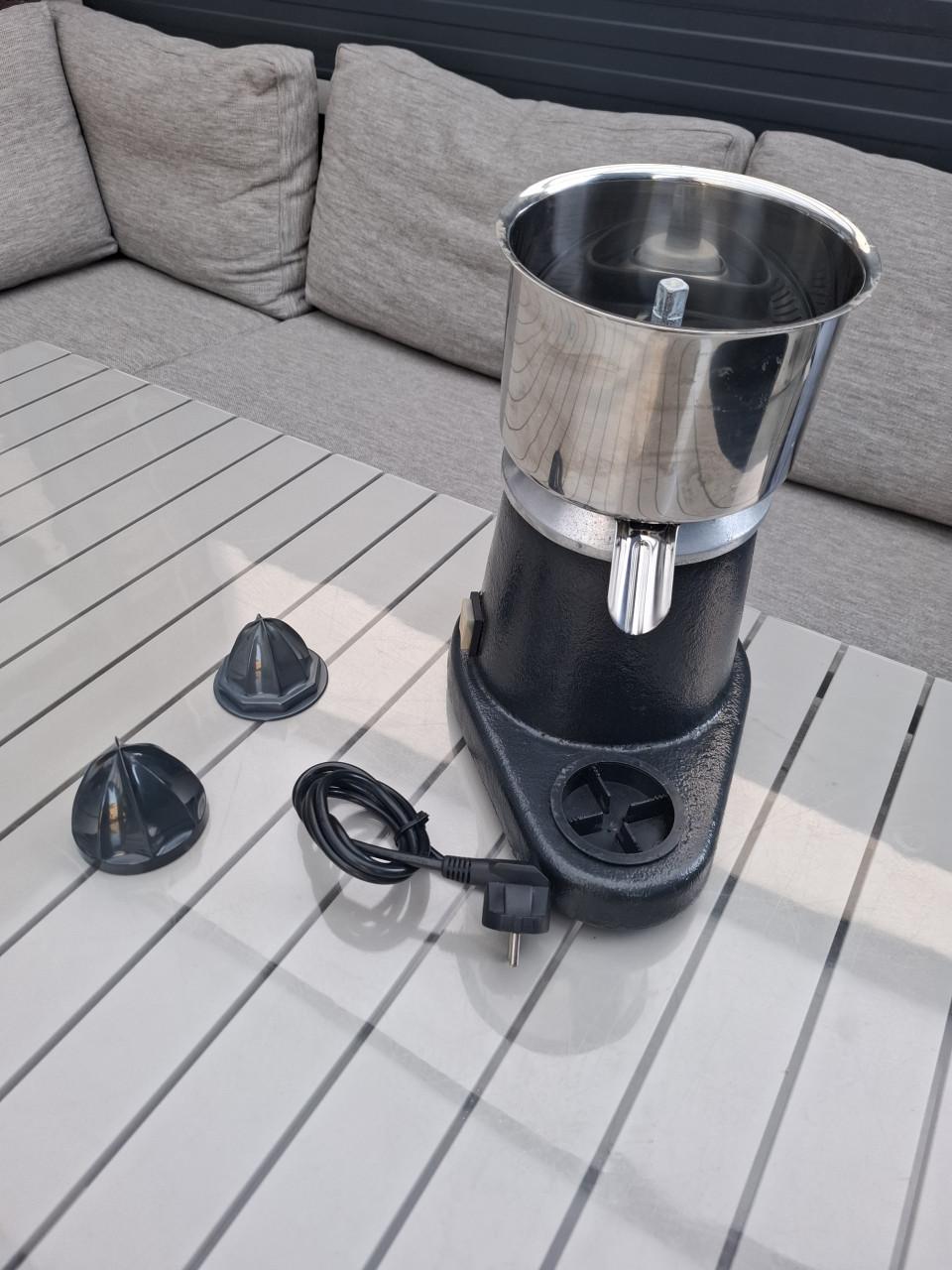 Hendi Juice Extractor (Model 221204.