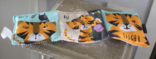 Stoffen babyboekje nr 2