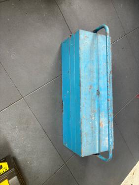 Metalen gereedschapskist + gereedschap