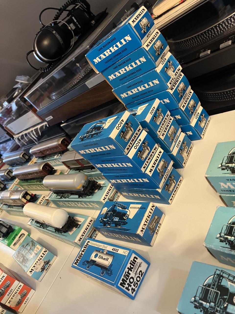 Märklin 52x wagons koelwagens bierwagens passagierswagons etc