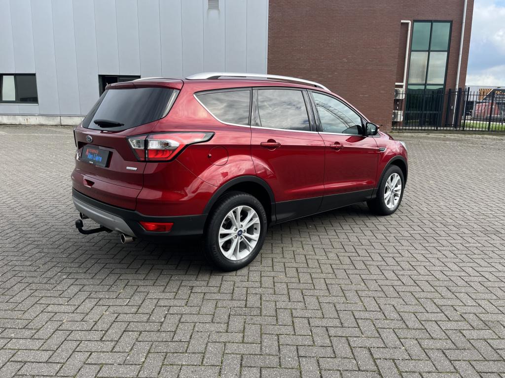 Ford Kuga 1.5 ecoboost titanium 2000 kg  trekgewicht