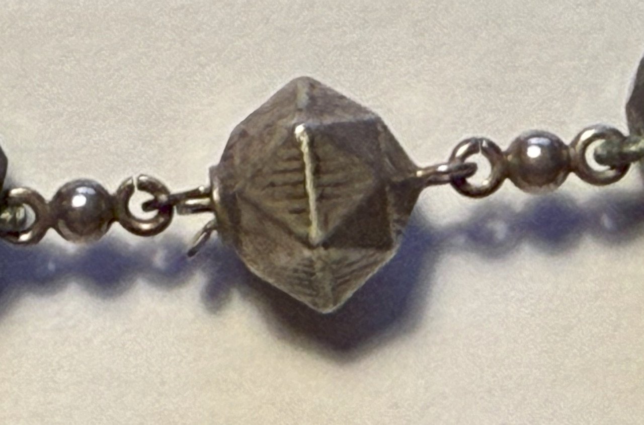 Snoer granaten met verbinding van zilver