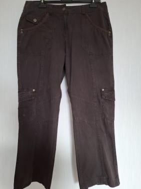 Miss Etam broek extra zakken en leuke details. Bruin. Maat 44