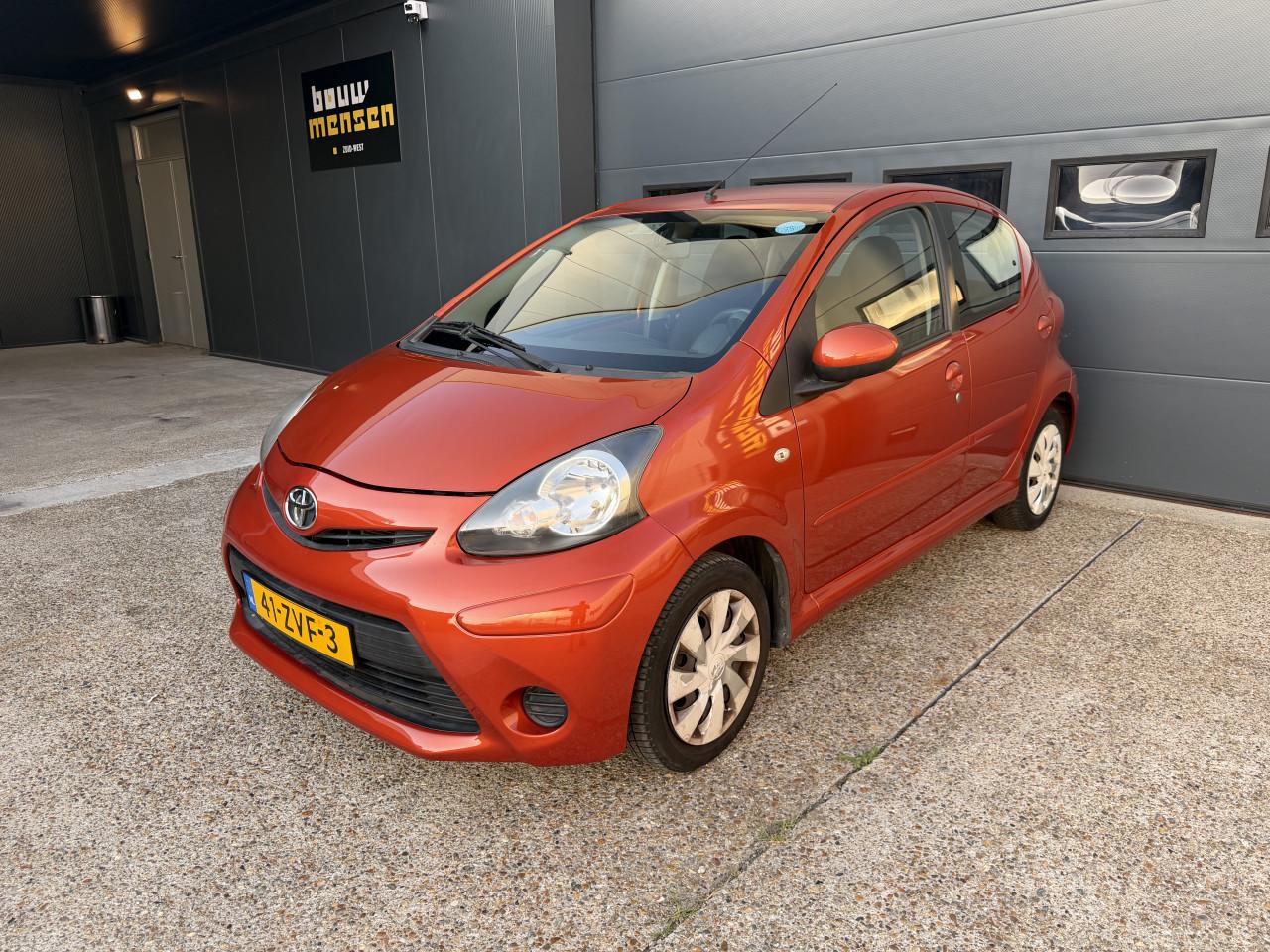 Toyota Aygo 1.0 12V Vvt-i 5DRS 2013 Dynamic Orange Airco Apk
