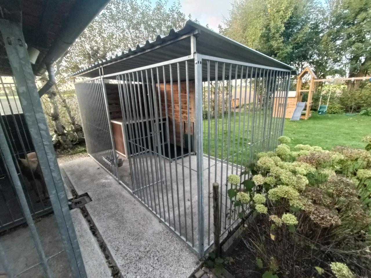 Hondenkennel compleet met nachthok