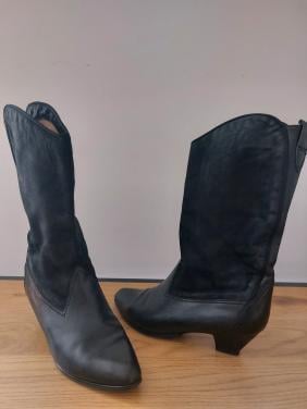 Zwart leren laarsjes maat 38