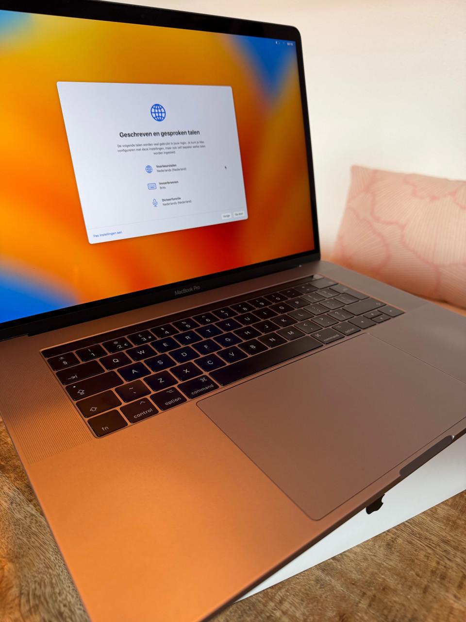 Macbook Pro 15Inch A1707 (2017). Nieuwstaat!