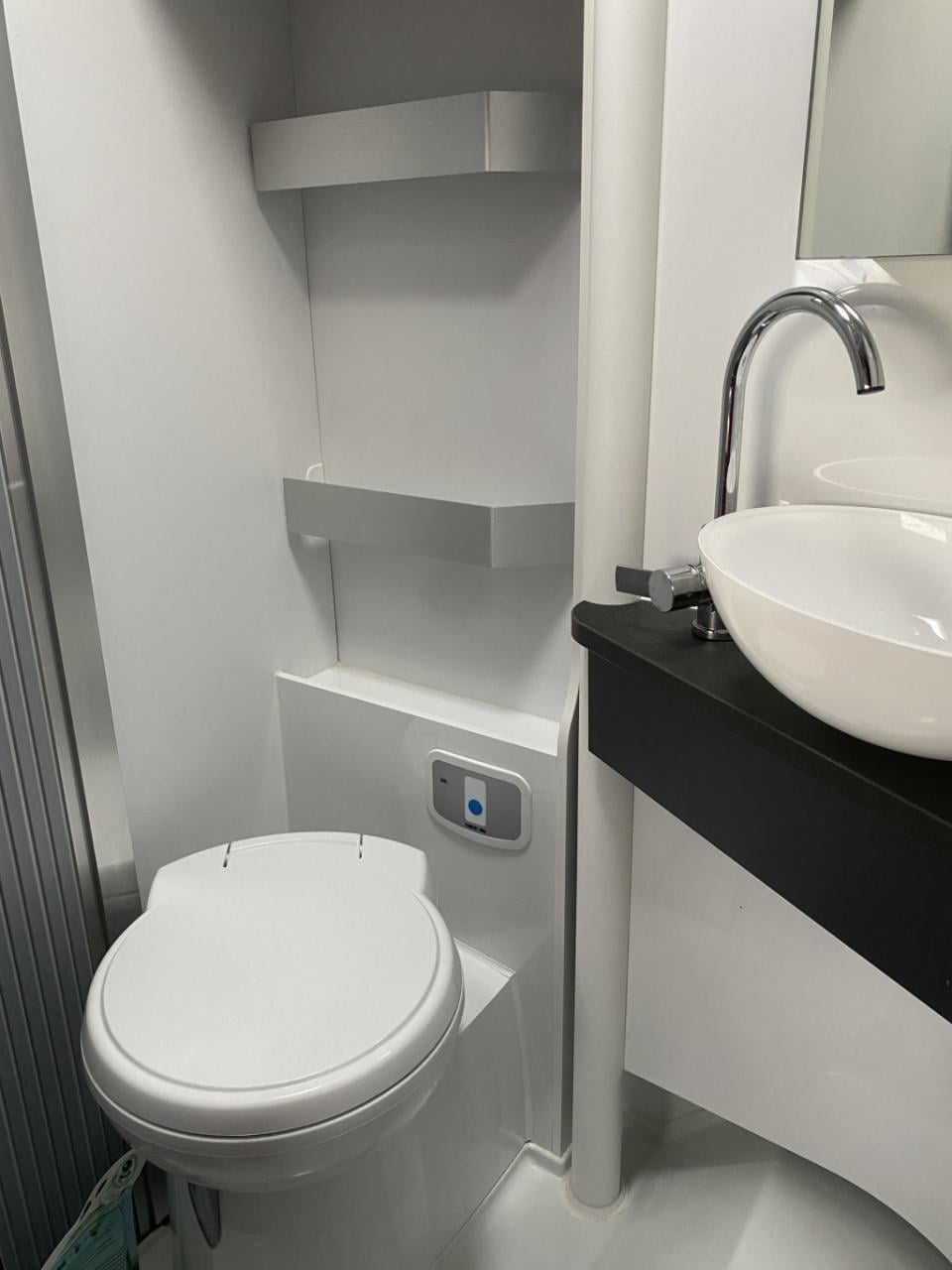 Adria Onbekend compact dl