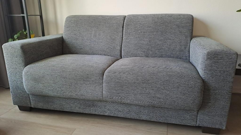 Bijna nieuwe Bank (2,5 zits, stoffen bekleding, grijs) winkelprijs €499,-