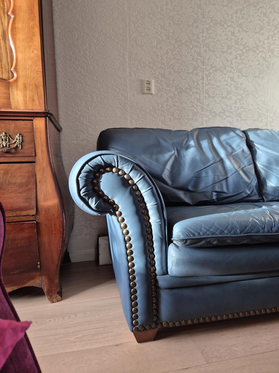 Lederen Chesterfield bank