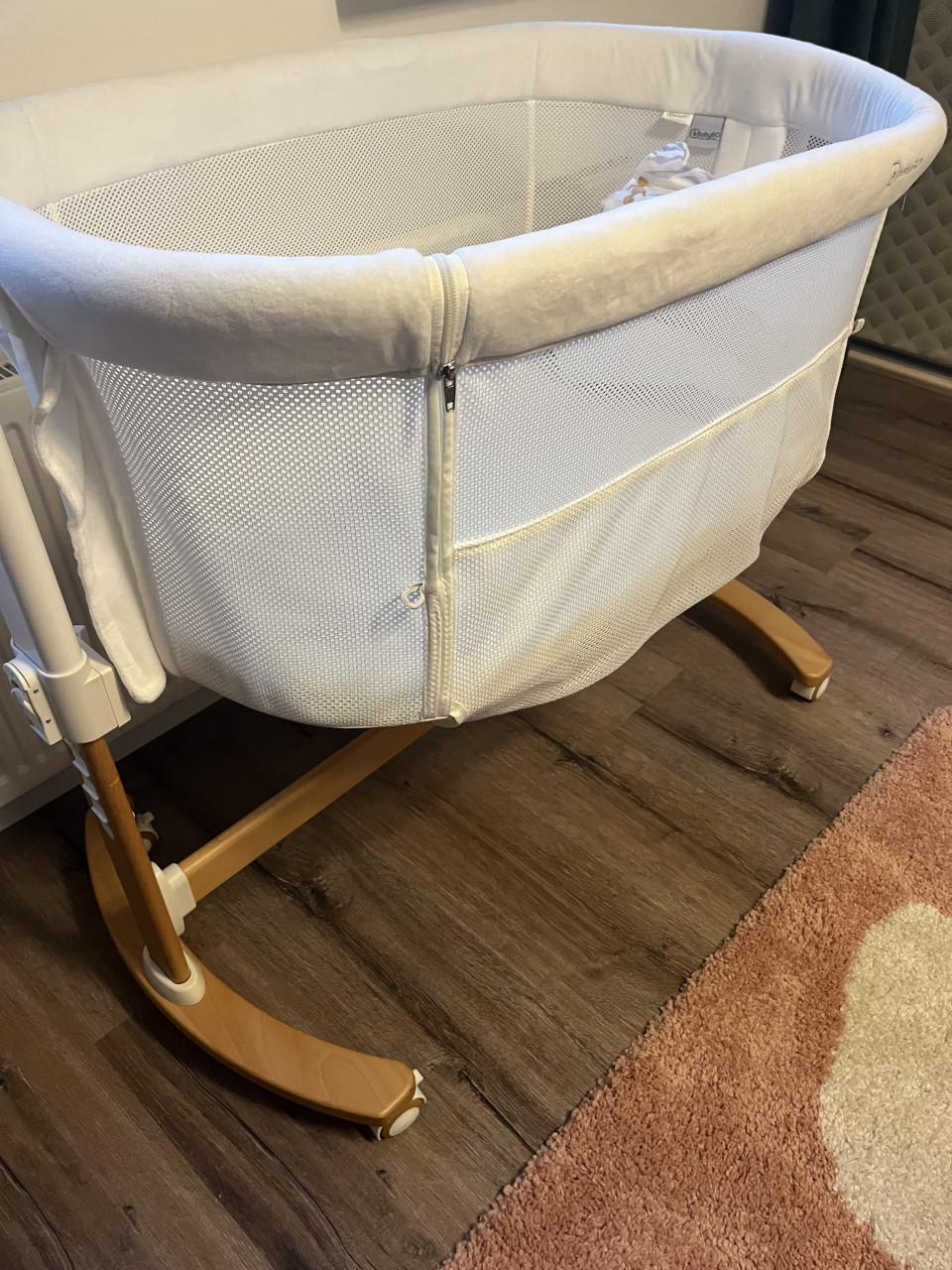 Co-sleeper/ wieg BabyGo Amila + 2 sets beddengoed