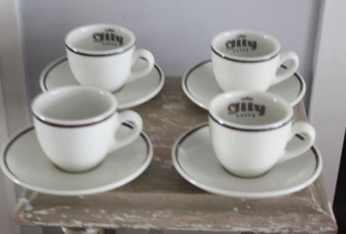 Set van 4 kop en schotels expresso