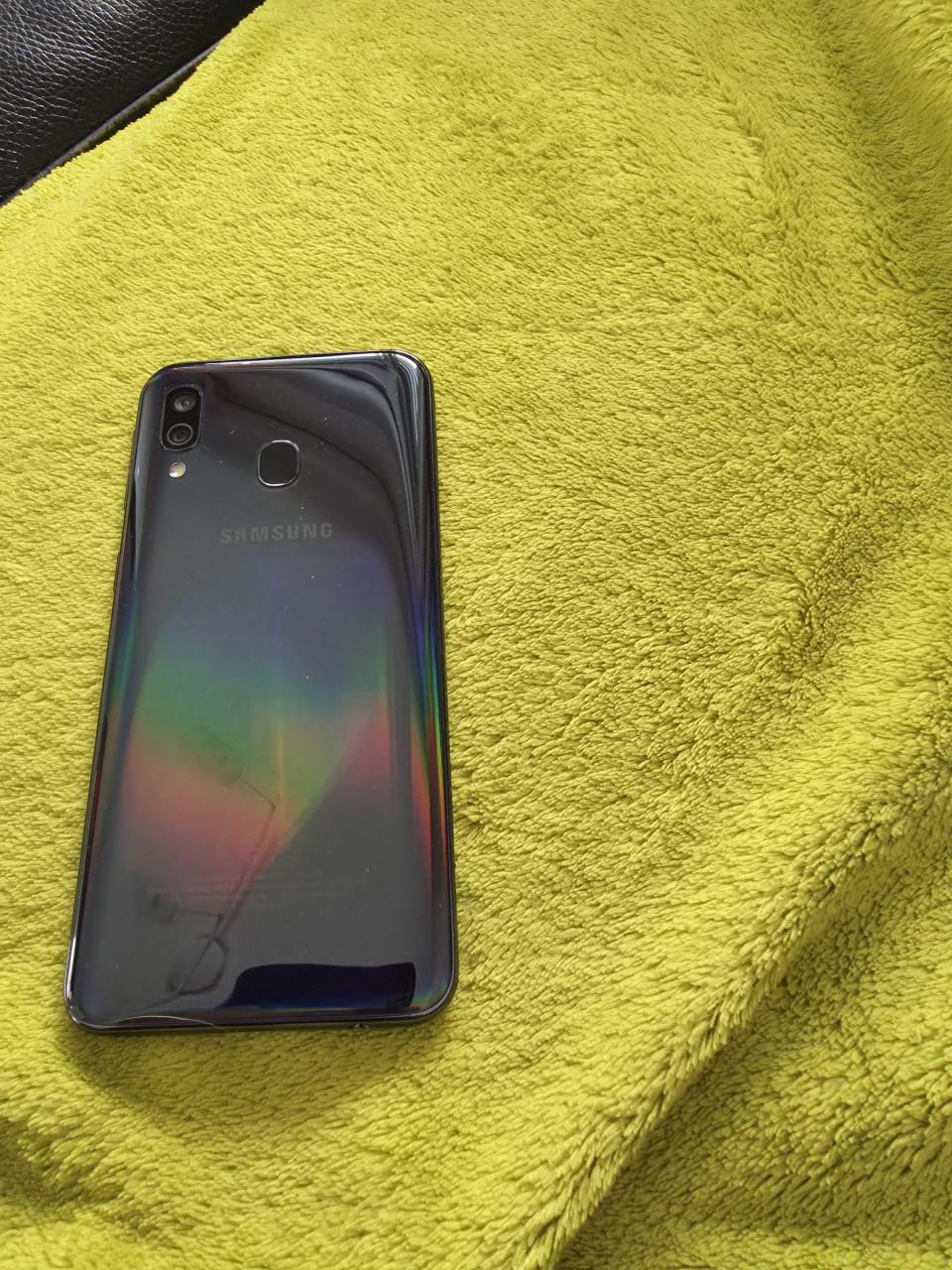 Te koop samsung A40 64gb nieuw