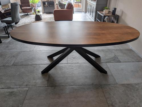 Ovale eetkamer tafel