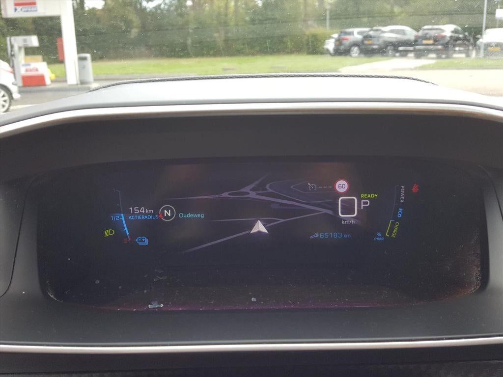 Peugeot E-2008 ev 50kwh 136pk allure pack apple carplay &android auto | nav