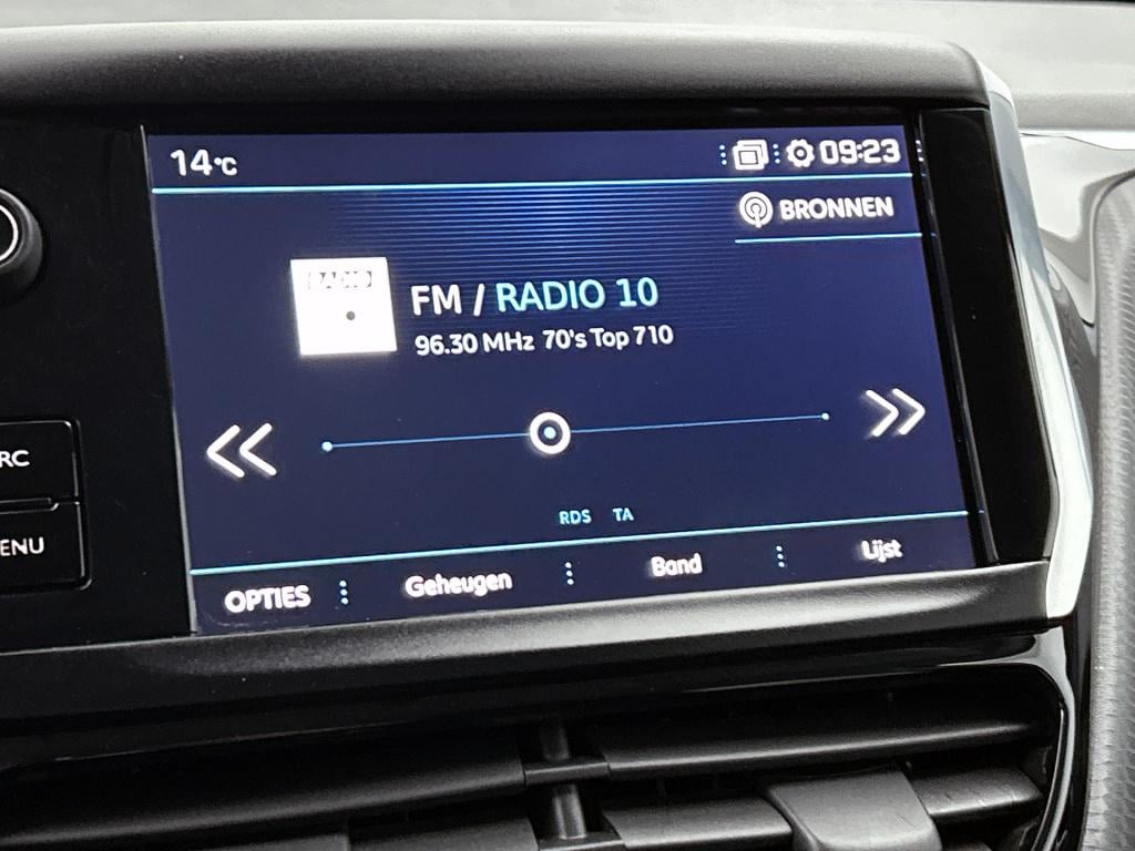 Peugeot 208 110pk tech edition | rijklaar | trekhaak | camera achter | navi