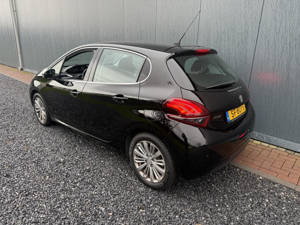 Peugeot 208 1.2 puretech blue lease executive 5-drs