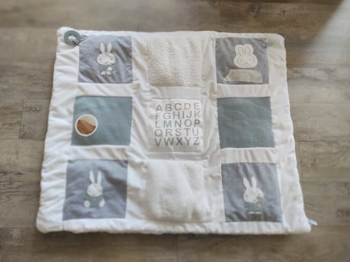 Prachtig boxkleed Merk: Nijntje Miffy.